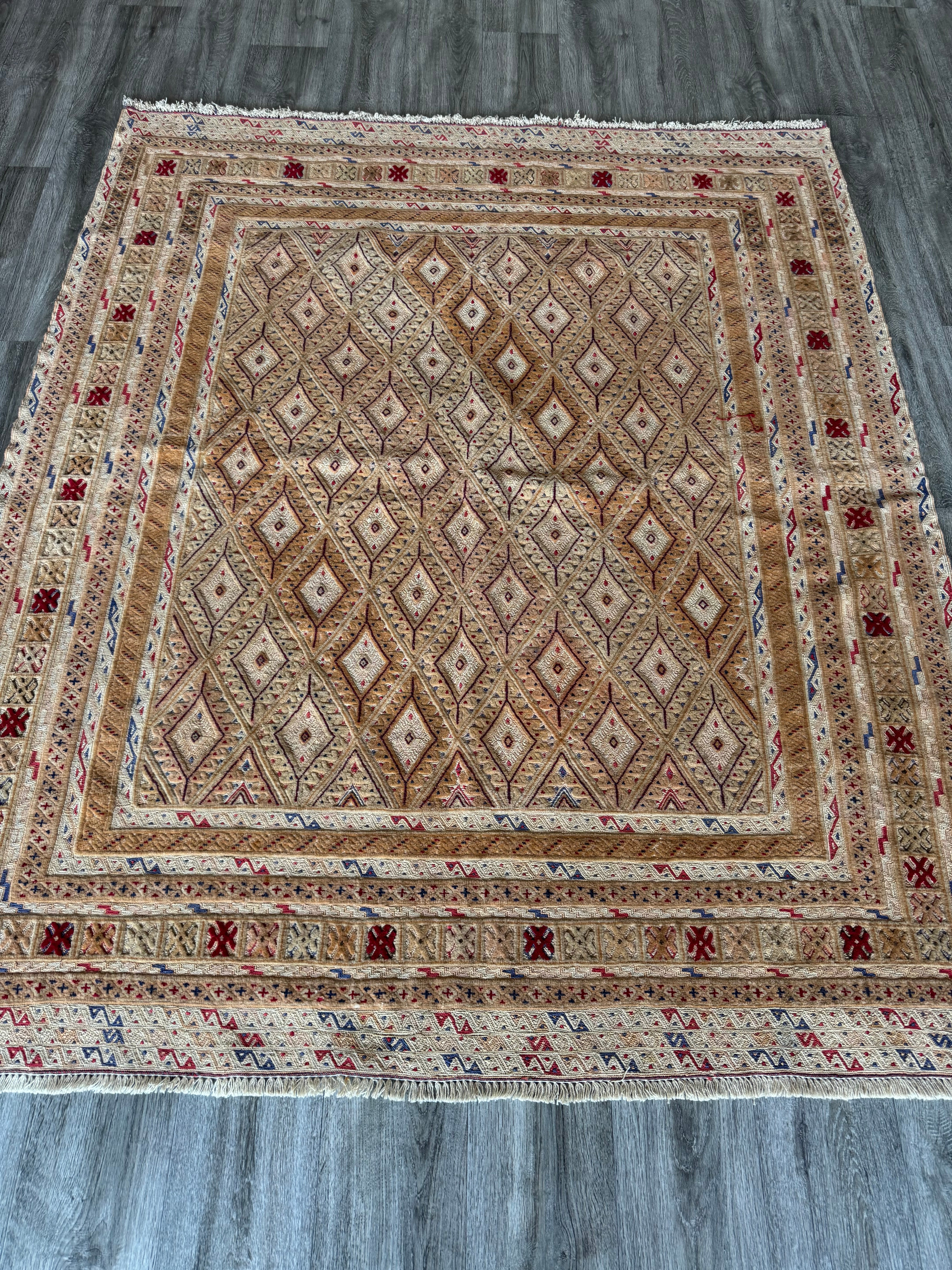 Handmade Meshwani Rug